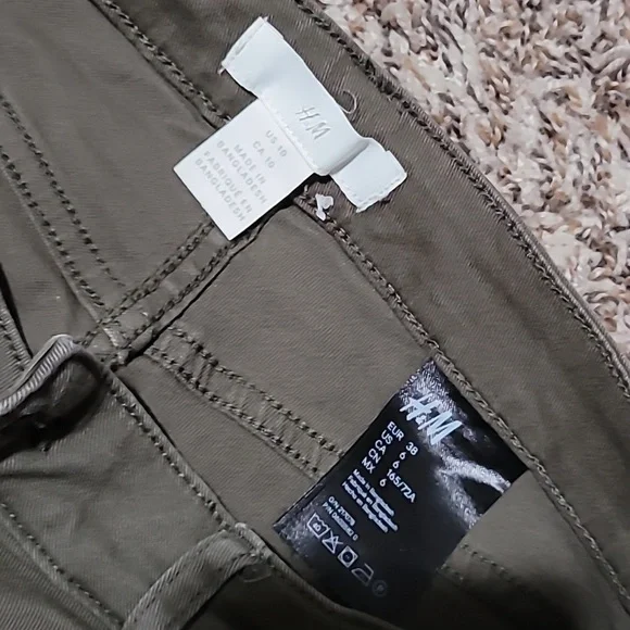 H&M GREEN JEAN SHORTS - Picture 2 of 3